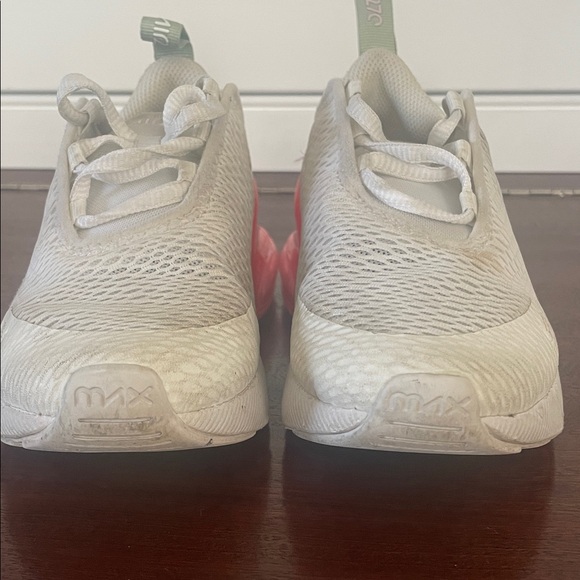 Nike Air Max 270 White with Pink Highlights - Picture 4 of 5